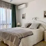 3 Bedroom, 250M From The Beach! Swimming Pool, Parking!